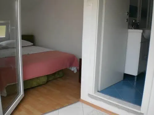 Mima Hotel 2*